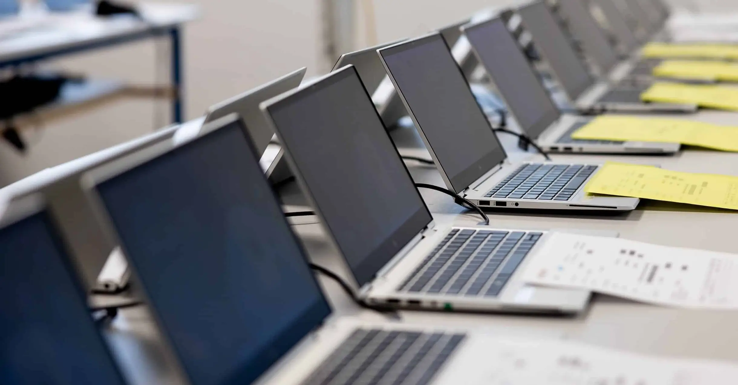 Ordinateurs portables ouverts